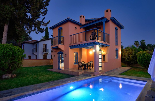 3 Bbr Villa with private pool on the beach, Stunning Location