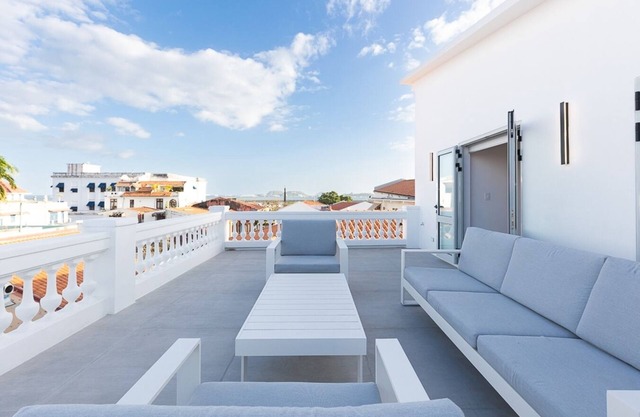 3 bdr Apt with Incredible location in Historic Center, Casco Viejo