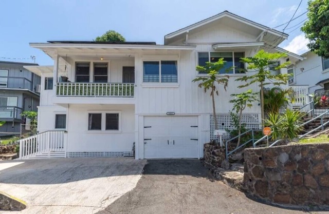 3 bdrm/2 bth family stay: ocean view, in town, etc