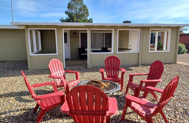 3-bdrm vacation home 28 minutes from Historic Tombstone, the Yellow Door awaits!