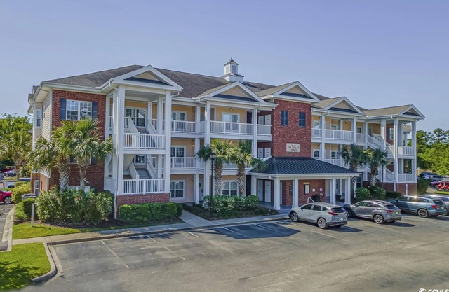 3 bed 2 bath Condo, 1 mile to Beach, Sleeps 8 2X Pools, Golf, Gym, Elevator