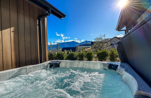 3 Bed 2 bath Interior designed home with spa