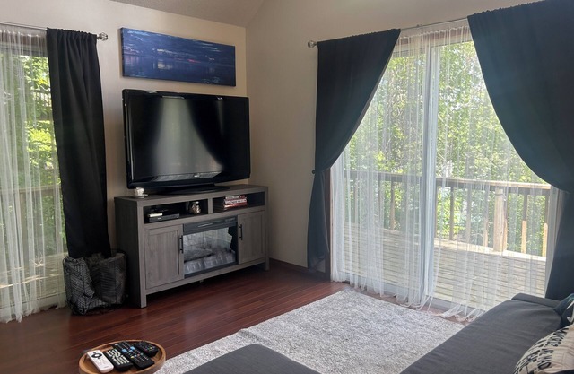 3 bed/2 bth cabin. family, hunter, & fisherman friendly, dogs stay free.