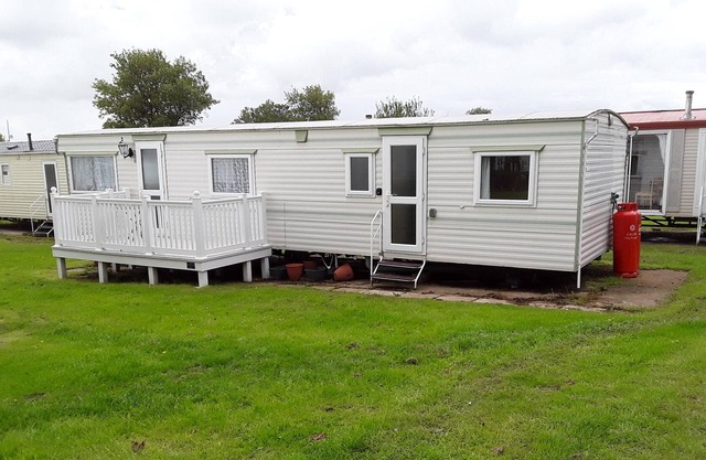 3 bed caravan approx 10 mins from beach bill 1