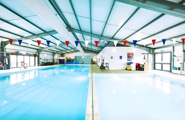 3-bed Carvan, Sleeps 6, Pets & Parking