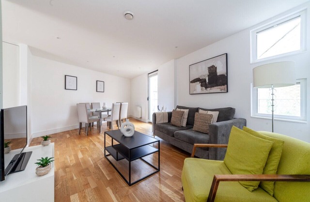 3 Bed Flat by Limehouse Basin