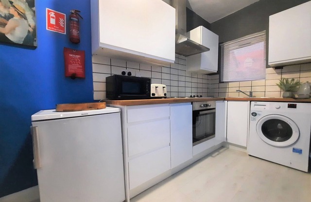 3-bed House in Colchester With Parking and Wifi