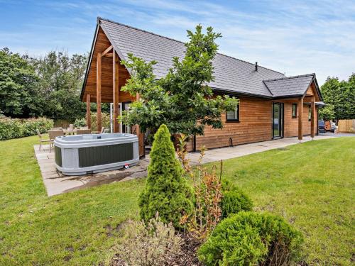 3 bed in Gower 91722