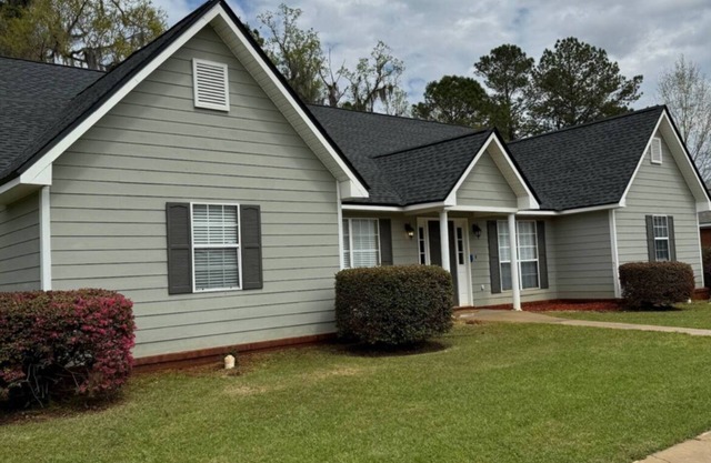 3-bedroom 2-bath house near town & hospital