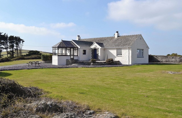 3 bedroom accommodation in Cemlyn near Amlwch