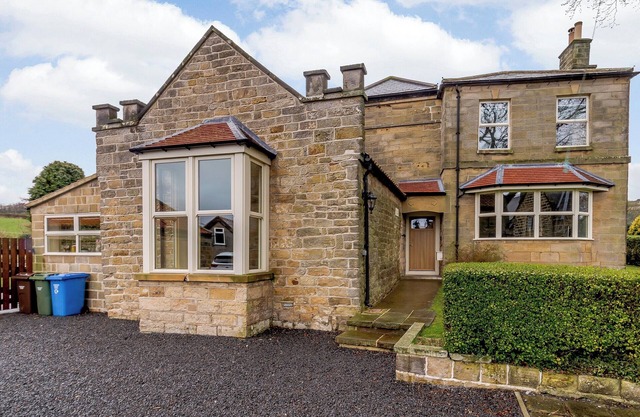 3 bedroom accommodation in Fylingthorpe