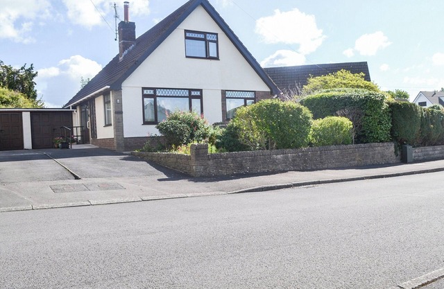 3 bedroom accommodation in Langland