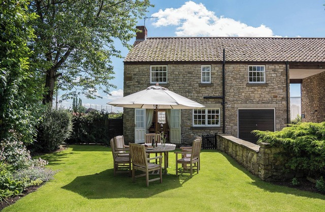 3 bedroom accommodation in Pickering