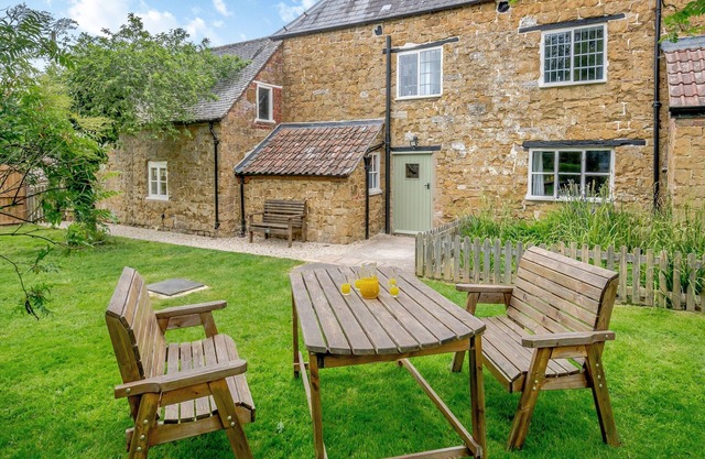 3 bedroom accommodation in Breadstone, Vale of Berkeley