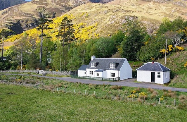 3 bedroom accommodation in Arnisdale, Kyle of Lochalsh
