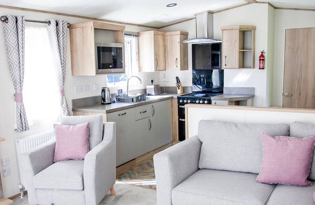 3 bedroom accommodation in Godshill, Fordingbridge