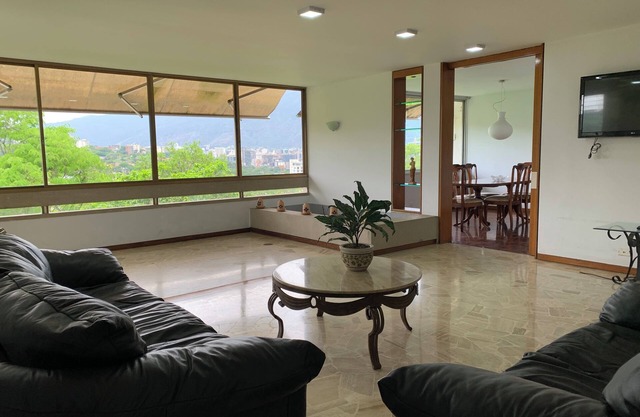 3-bedroom apartment in charming Caracas with AC, WiFi
