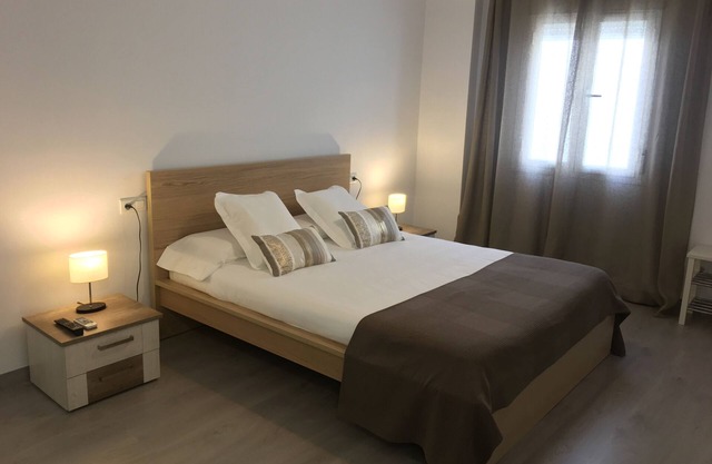 3 bedroom apartment in the center of Ronda. Free parking and wifi