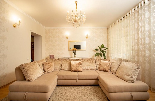 3 bedroom apartment town center