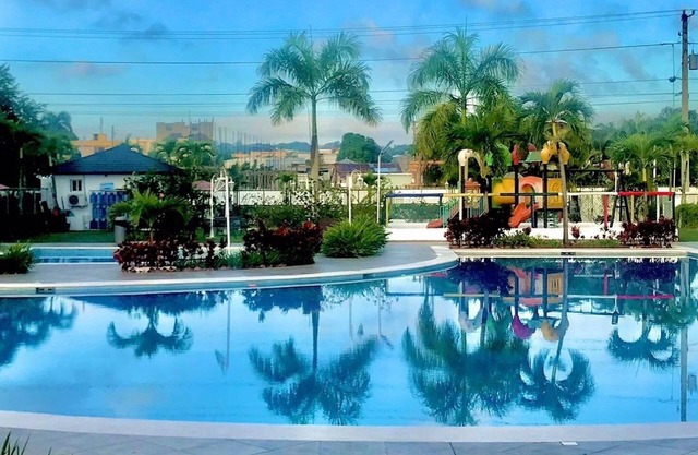 3 Bedroom Apartment with Resort like Pool