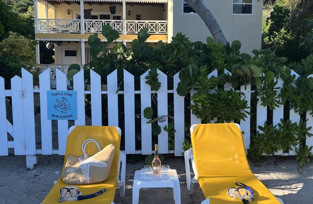 3 Bedroom Beach House Right on the Beach!