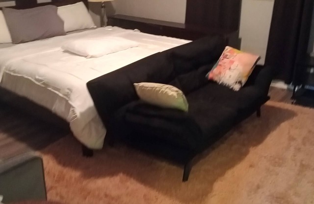 3-bedroom building in charming McKeesport with AC, WiFi,porch