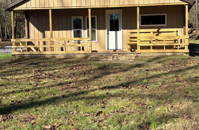 3 bedroom cabin in Combs AR Mill Creek Rd .Closest rental to the Trailhead.