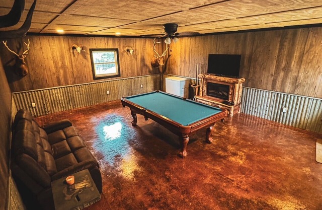3-bedroom cabin located in Steuben County home of 101 lakes!