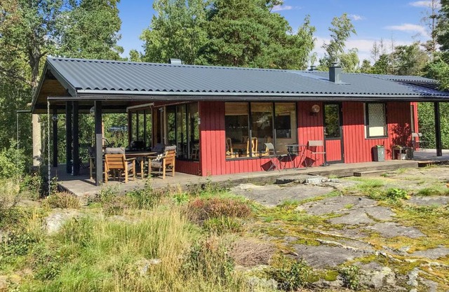 3 Bedroom Cozy Home In Ingarö