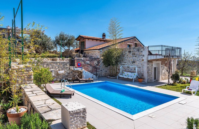 3 bedroom cozy home in Razanac