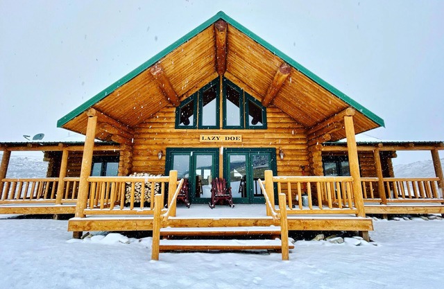 3 Bedroom Custom Log Cabin On Private Montana Ranch