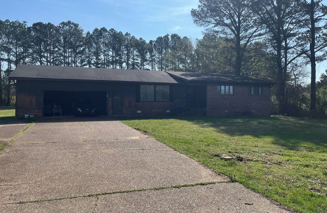 3-bedroom Edwards Cozy House with AC. 8 minutes away from University Tn-Martin