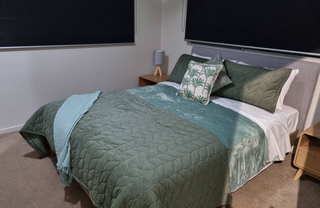 3 bedroom executive apartment on Ross River ideal for business or family holiday