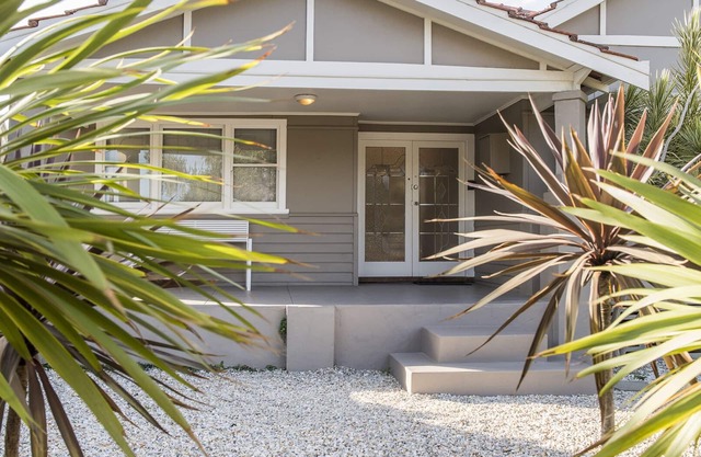 3 bedroom family friendly spacious home with parking and WIFI