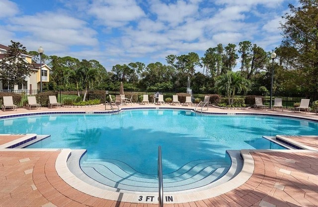 3-bedroom, first floor condo just a short walk to Mall at University Town Center