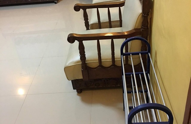 3 Bedroom house, 10mins to Malls & the city proper, located in a quiet subd.