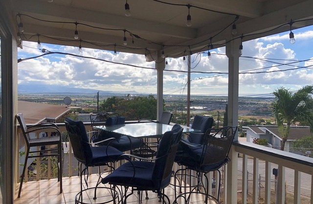 3-bedroom house in charming Kapolei with WiFi, AC. Live the island life