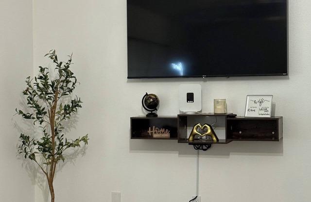 3-bedroom house in enchanting Ocala with farmhouse style.