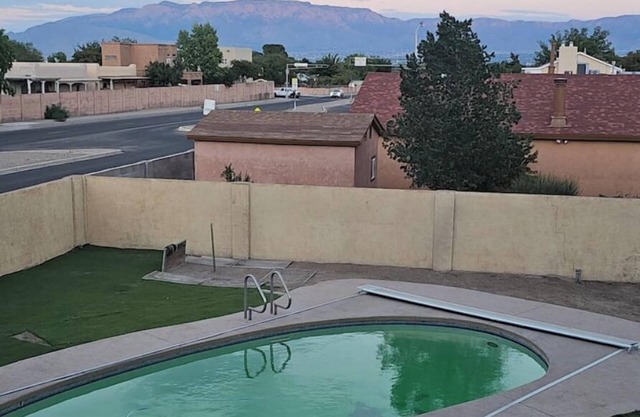 3-bedroom house in welcoming Albuquerque with WiFi, AC