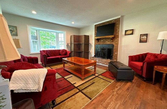 3-bedroom house in brilliant Rocky Mount with AC, WiFi