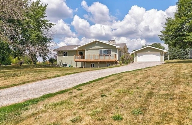 3-bedroom house in welcoming Pella close to lake & on the bike trail