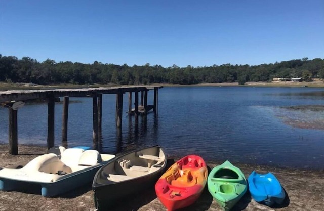 3 Bedroom House on Private Scenic Lake Mable