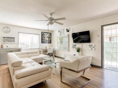 3 bedroom Mid-Wilshire Charmer near Downtown