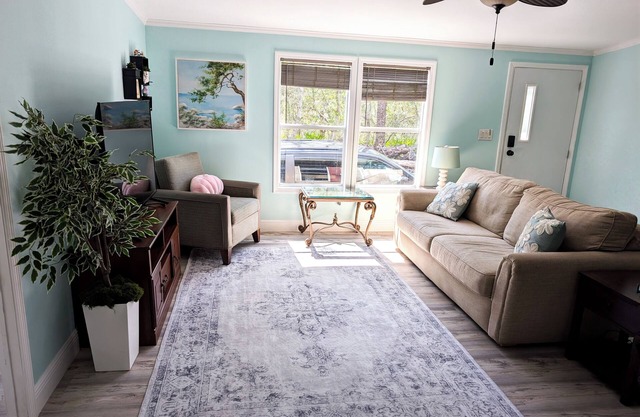 3-bedroom Private Forest Retreat Home with Wifi and Full Kitchen