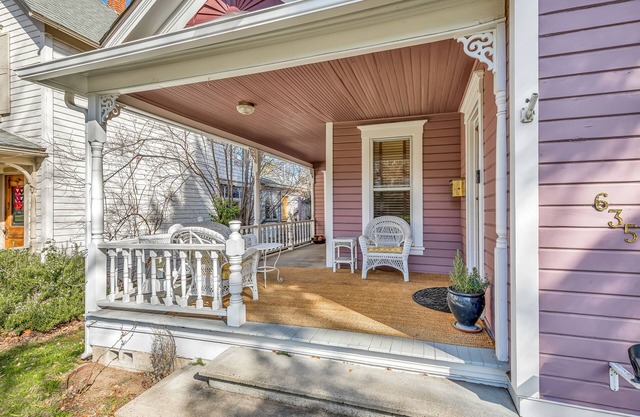3 Bedroom Victorian a few blocks from Downtown!