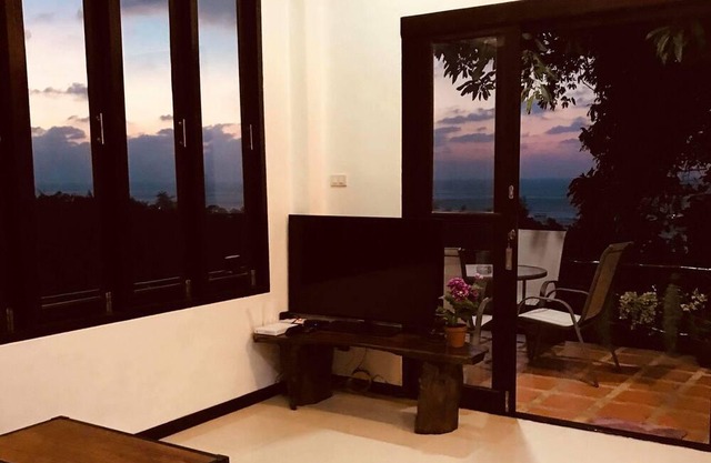 3 bedroom Villa, 2 bathrooms, 2 lounges, rooftop terrace with fan room, jacuzzi