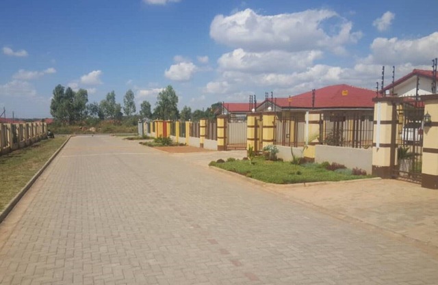 3 BEDROOMED HOUSE WITH MASTER BEDROOM ENSUITE