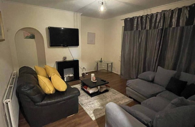 3 Bedrooms - 6 Guests - Parking - Fireplace - Bbq