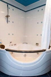 3-bedrooms apartment on the obolonskiy avenue 40