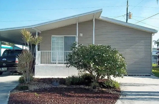 3 BR 2 BA newly remodeled house w/nearby beaches, parks, shopping and nightlife